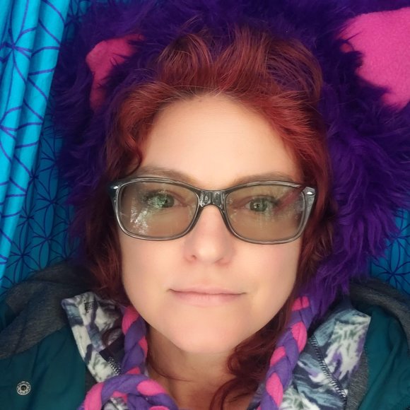 Meet your Posher, April - Picture 1 of 4